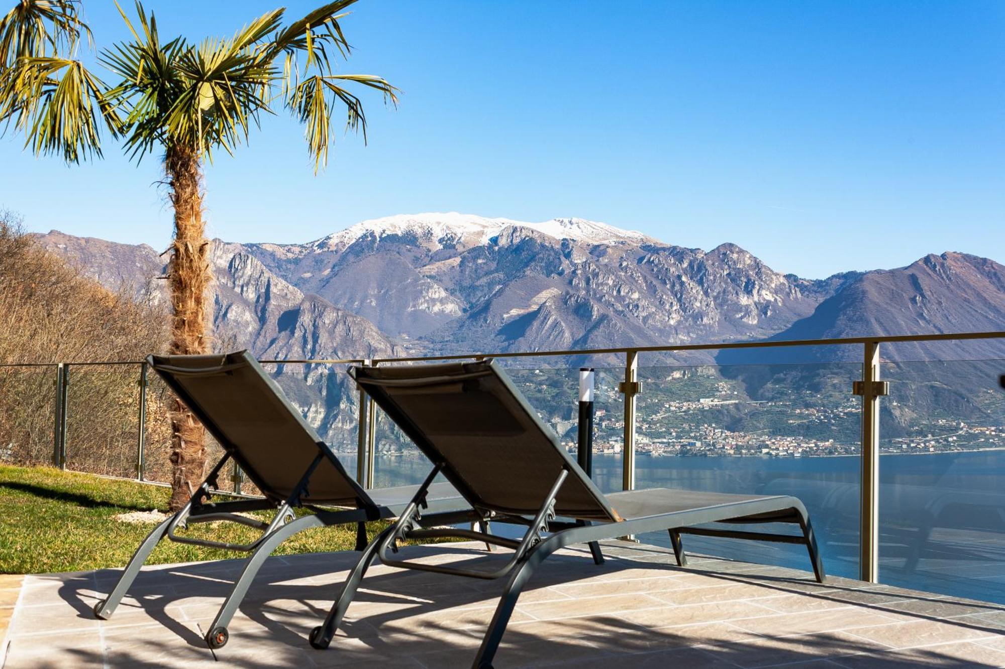 Mia Isola With Lake View, Garden And Swimming Pool Parzanica Eksteriør bilde