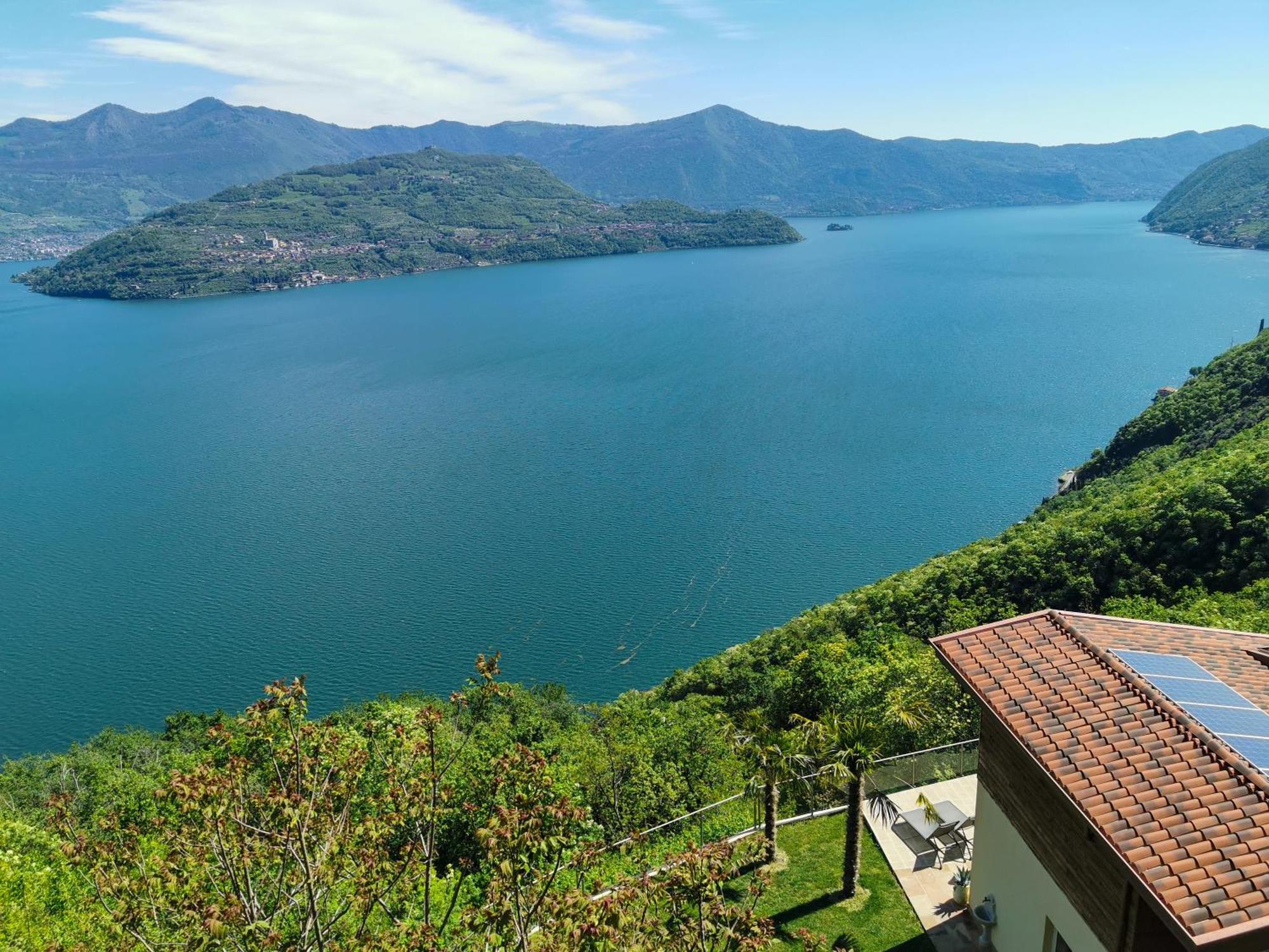 Mia Isola With Lake View, Garden And Swimming Pool Parzanica Eksteriør bilde